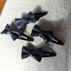 🆕 black & grey bow clip set